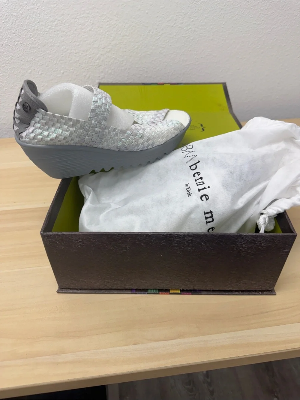 bernie mev. Iridescent White Woven Wedge Slip-On euro 40